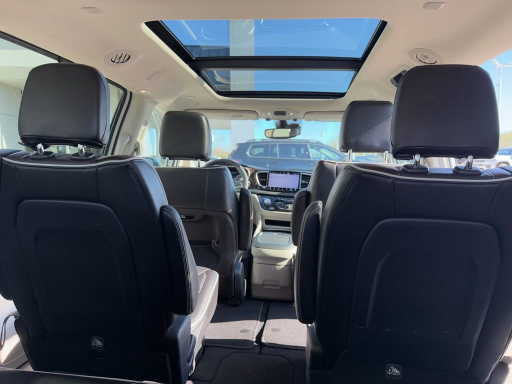 Used 2023 Chrysler Pacifica Limited FWD image 37