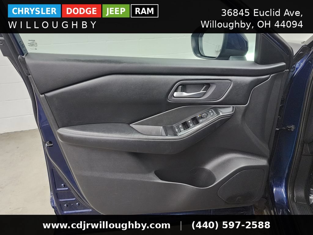 Used 2024 Nissan Rogue SV AWD/4WD image 11