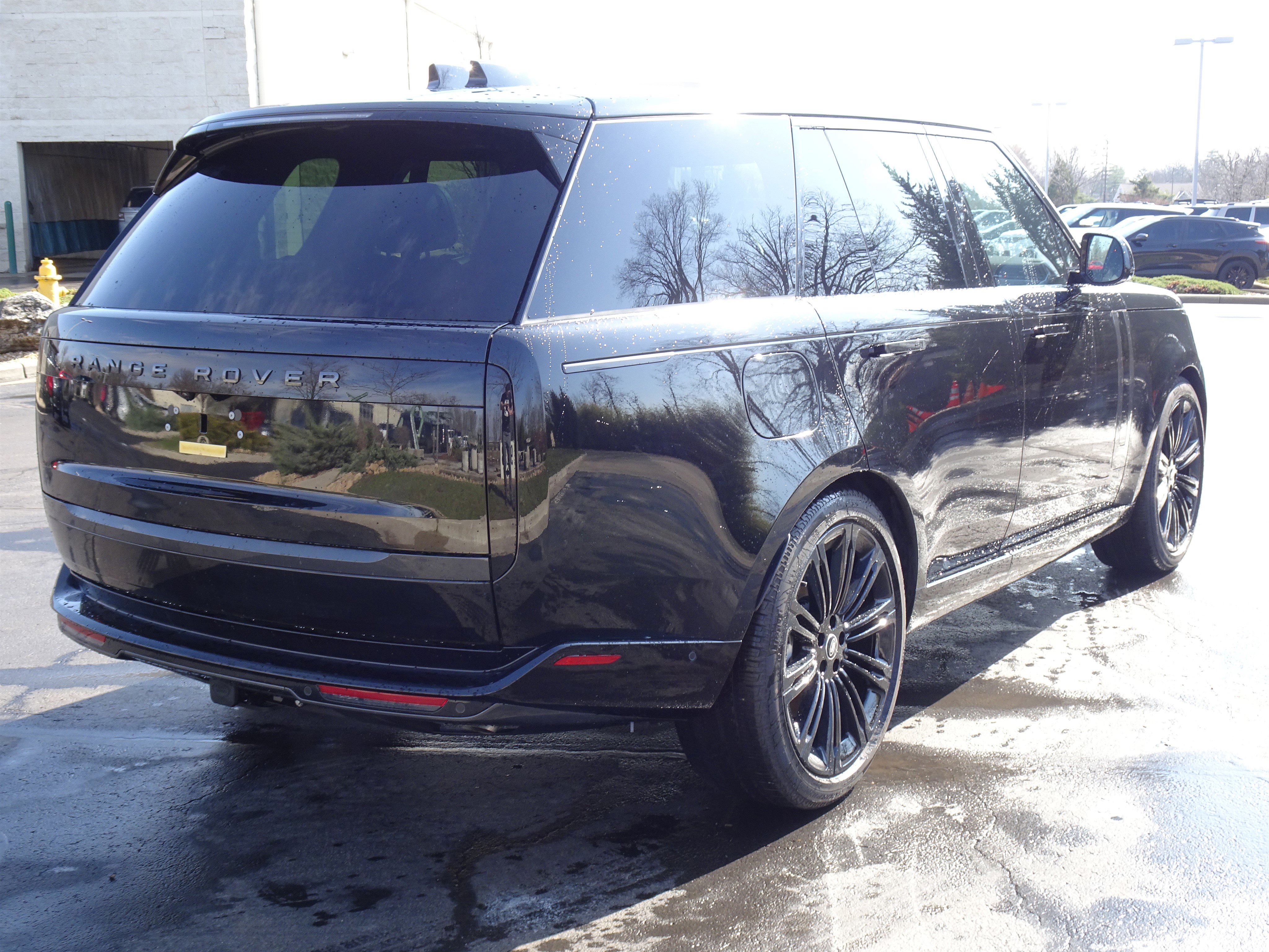 Certified 2025 Land Rover Range Rover SE image 9