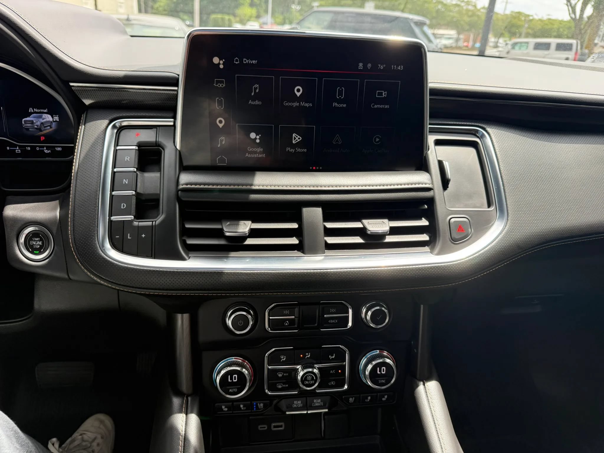 Used 2023 GMC Yukon XL AT4 w/ AT4 Premium Package AWD/4WD image 14