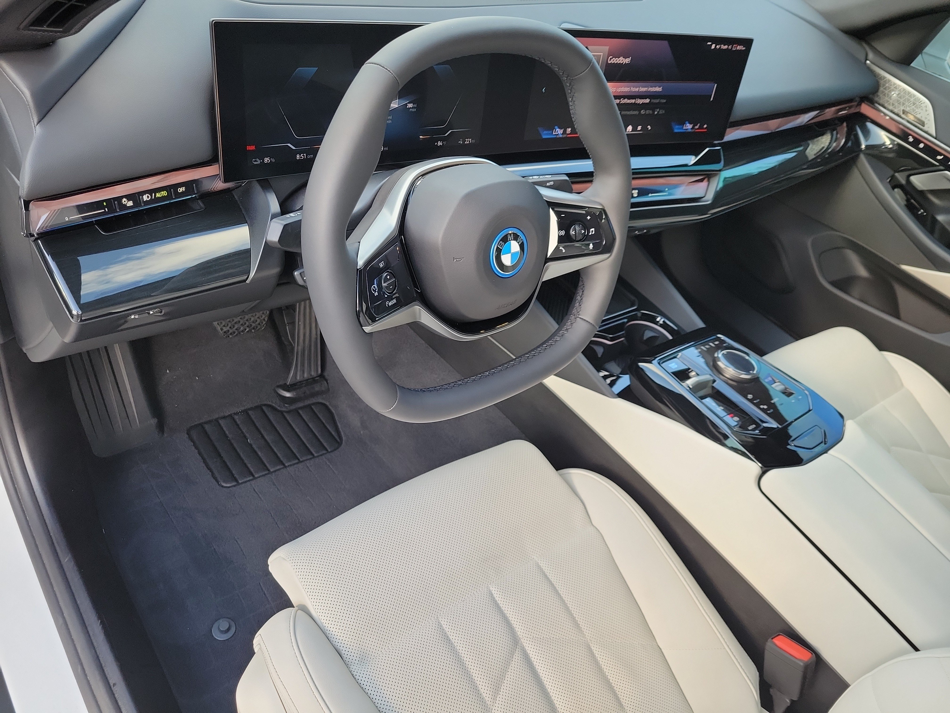 Used 2026 BMW i5 eDrive40 w/ Premium Package RWD image 16