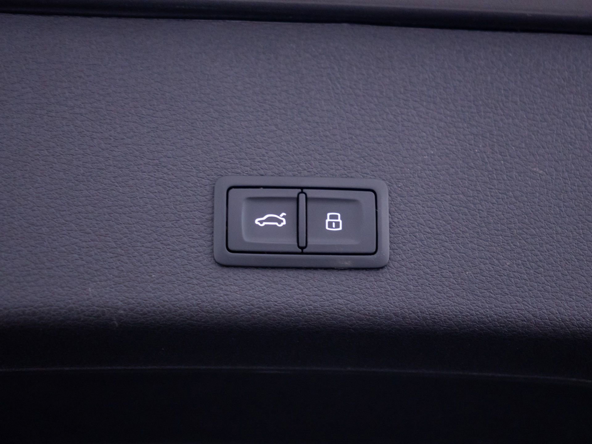 Used 2022 Audi e-tron Premium AWD/4WD image 33