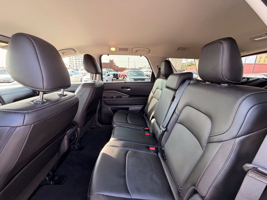 Certified 2025 Nissan Pathfinder SL FWD image 17