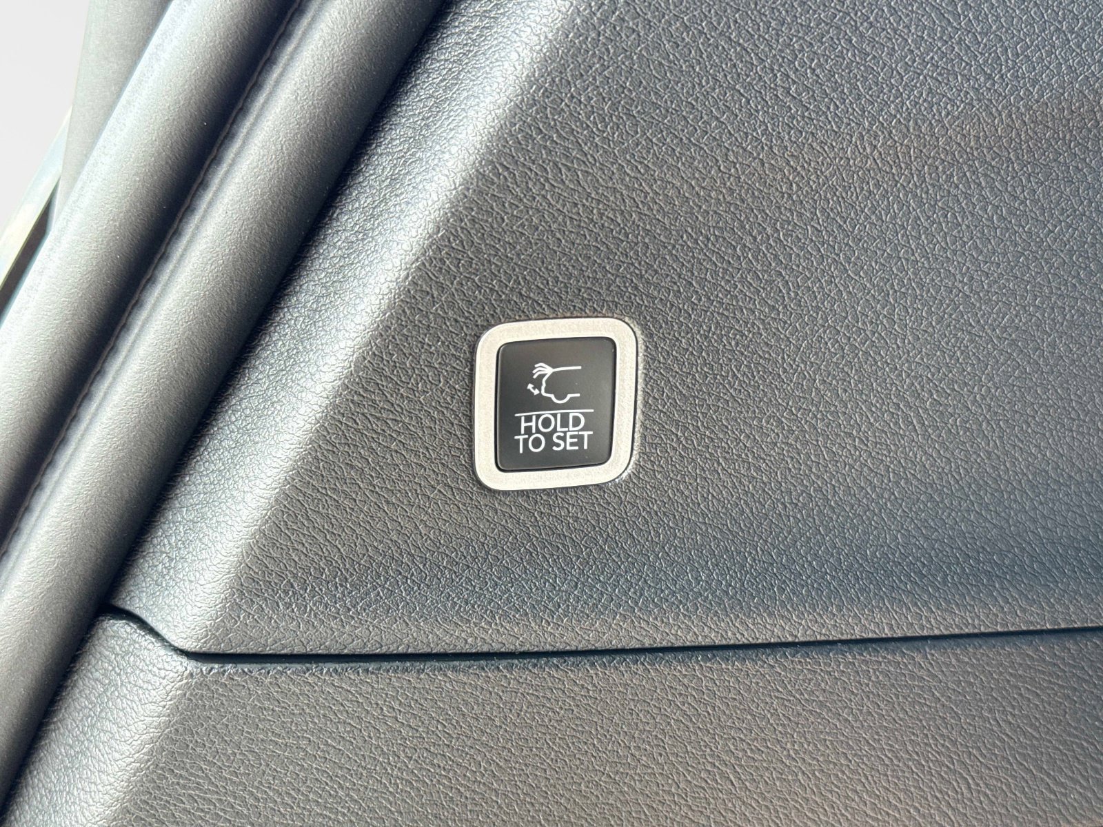 New 2027 Chrysler Pacifica Limited AWD/4WD image 13