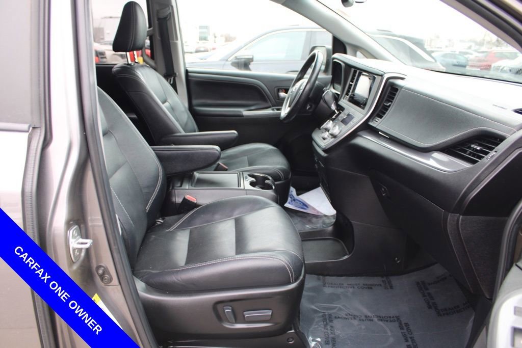 Used 2017 Toyota Sienna SE Premium image 19