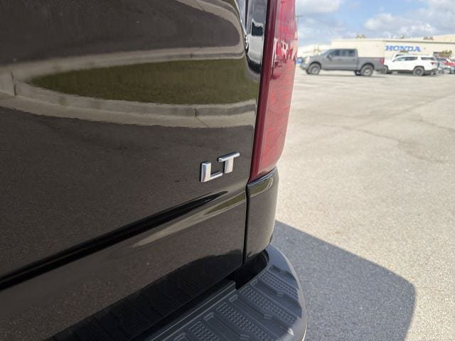 Used 2025 Chevrolet Silverado 1500 LT AWD/4WD image 39