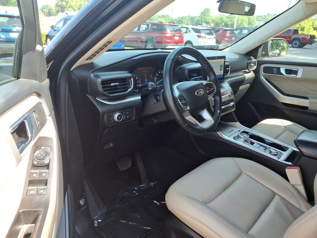 Used 2022 Ford Explorer XLT w/ Equipment Group 202A AWD/4WD image 6