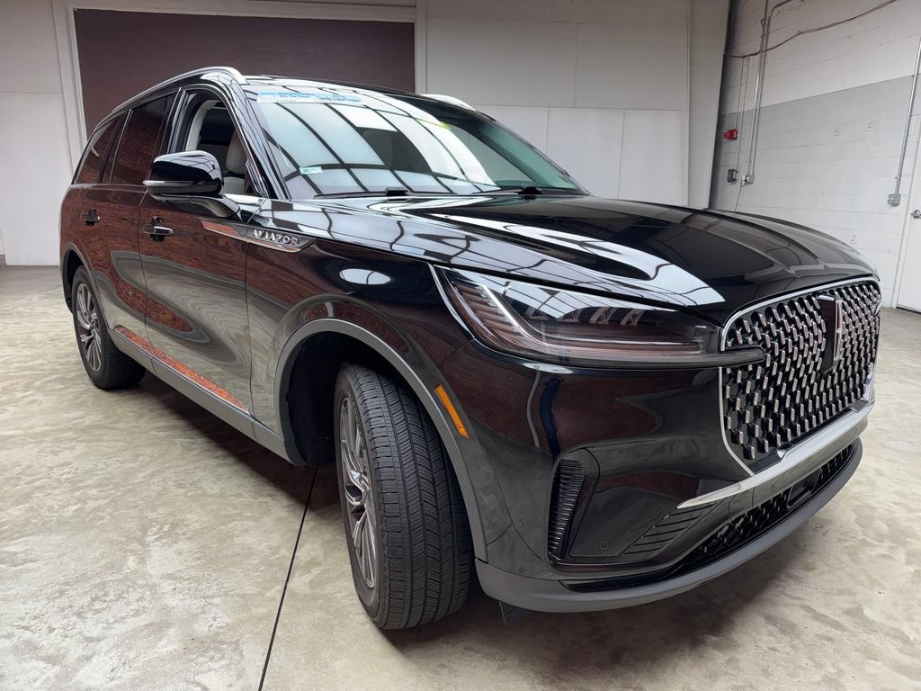 Used 2025 Lincoln Aviator AWD image 7