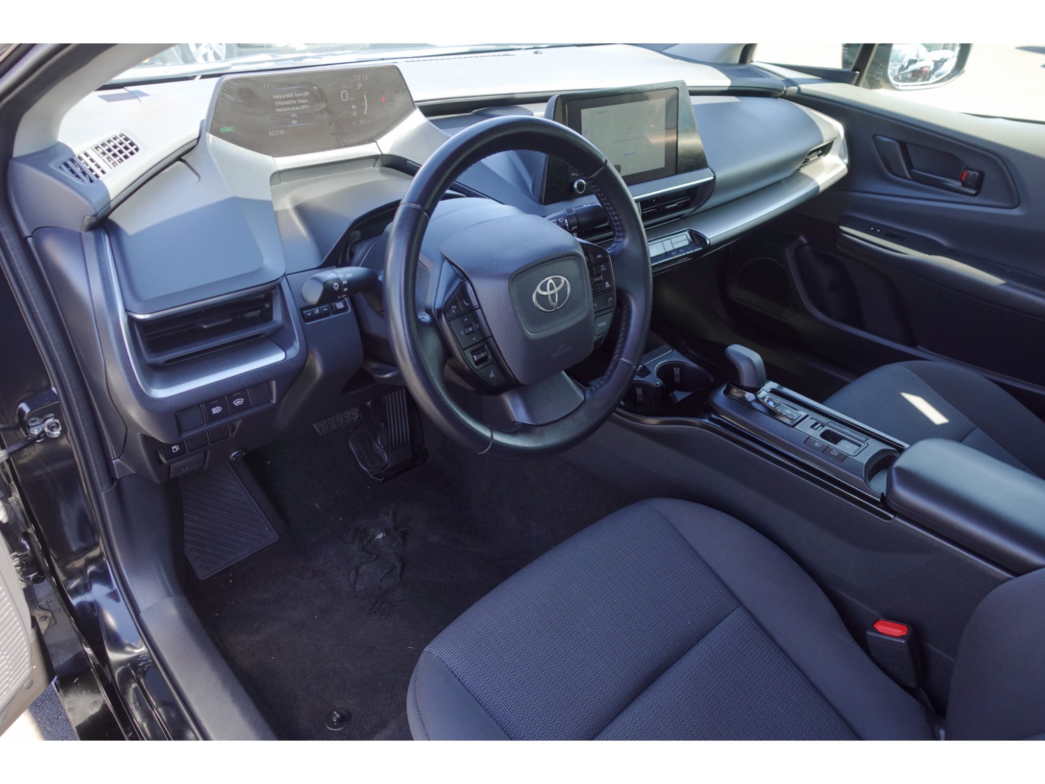 Certified 2025 Toyota Prius LE FWD image 9