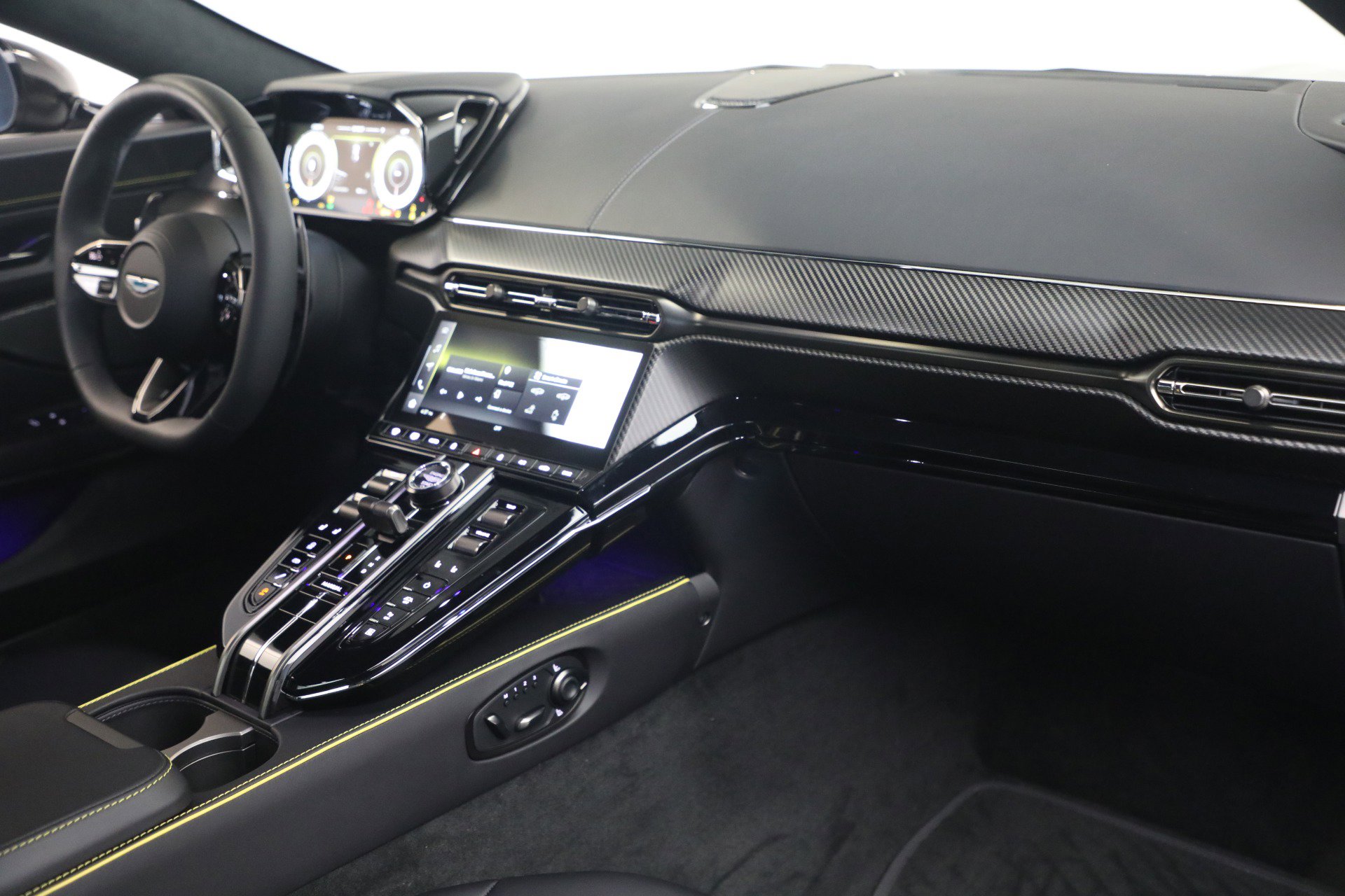 New 2026 Aston Martin V8 Vantage S image 25