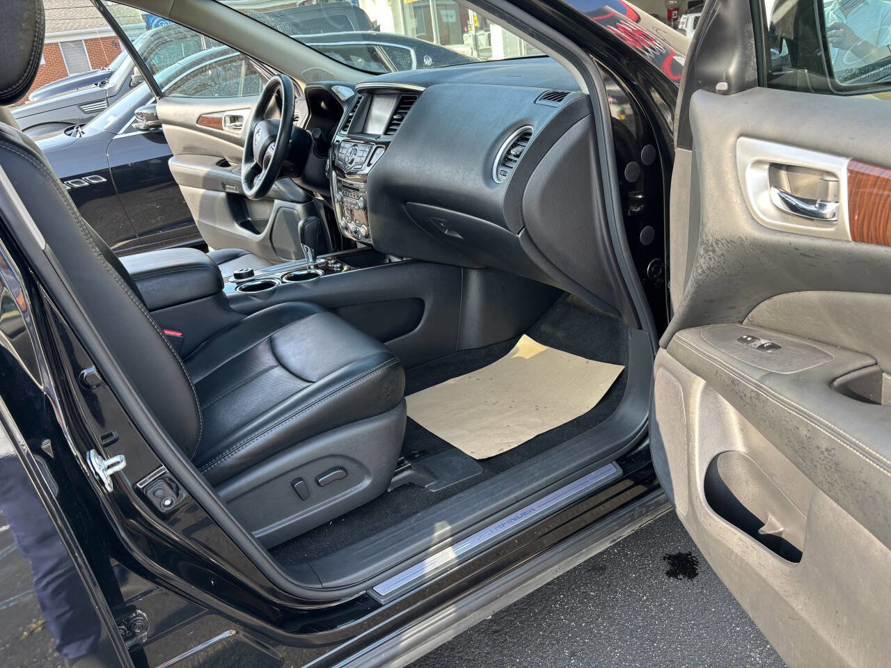 Used 2016 Nissan Pathfinder Platinum image 23