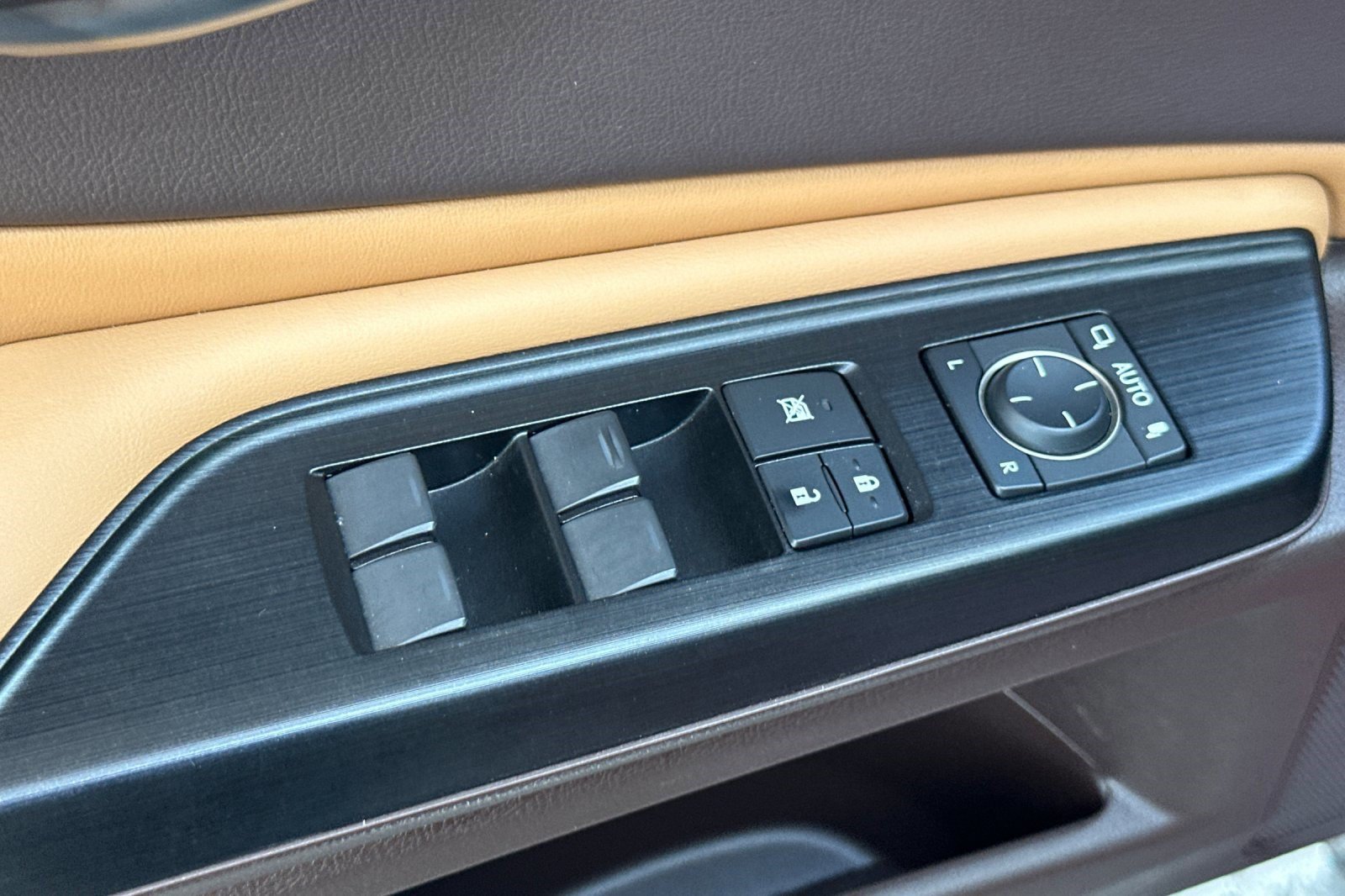 Used 2020 Lexus ES 300h w/ Premium Package FWD image 12