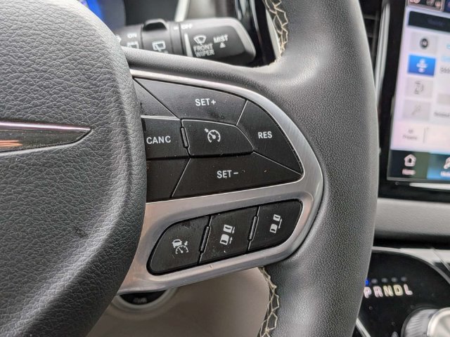 Used 2024 Chrysler Pacifica Touring-L FWD image 28