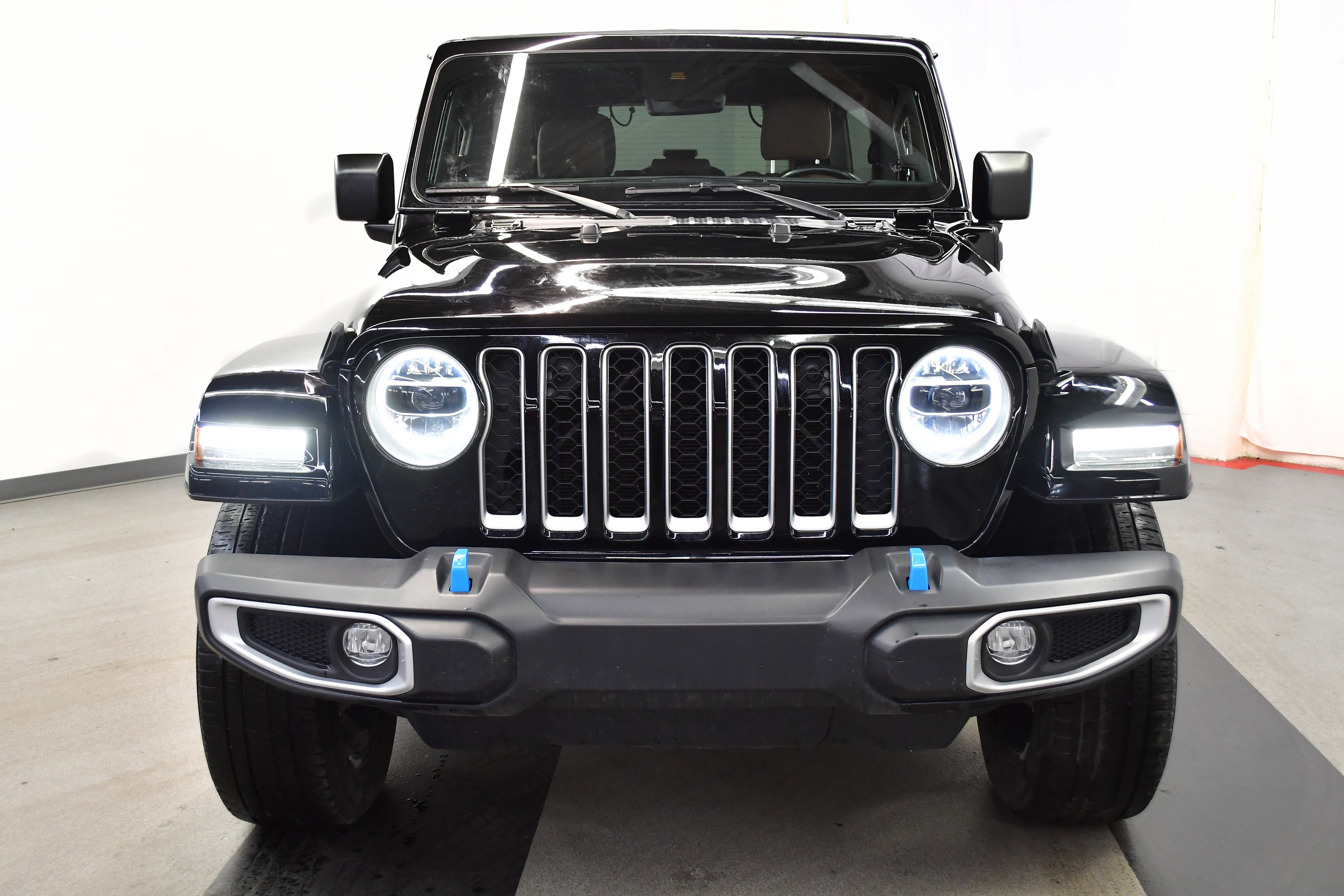 Used 2022 Jeep Wrangler Unlimited Sahara w/ Cold Weather Group image 3
