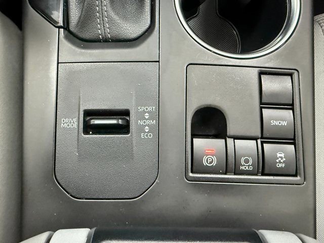 Used 2023 Toyota Highlander L FWD image 21