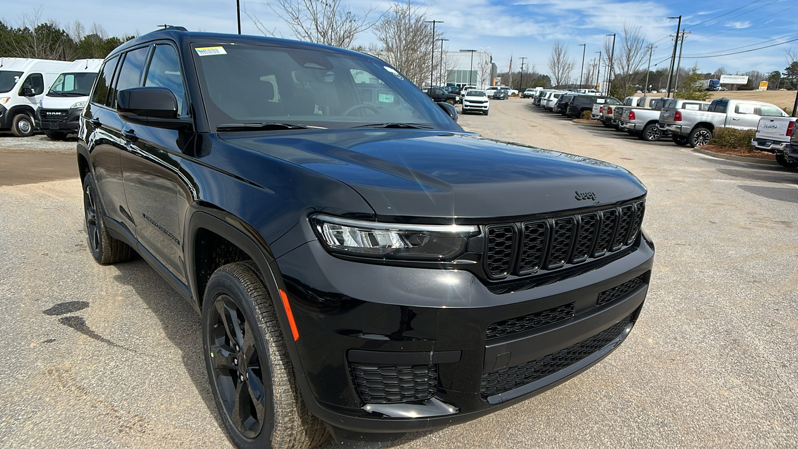 New 2025 Jeep Grand Cherokee L Laredo image 5