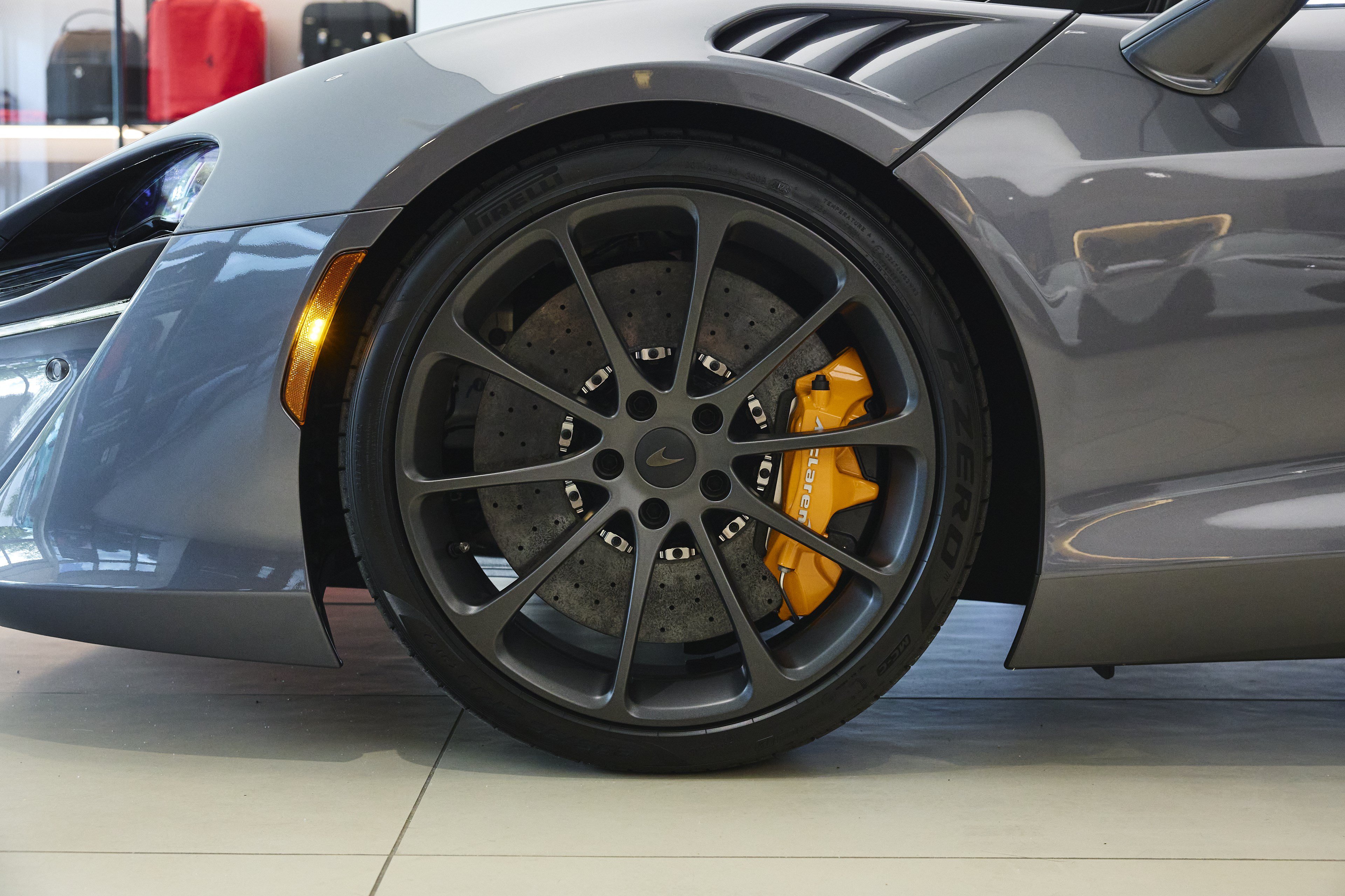 Used 2025 McLaren Artura Spider RWD image 17