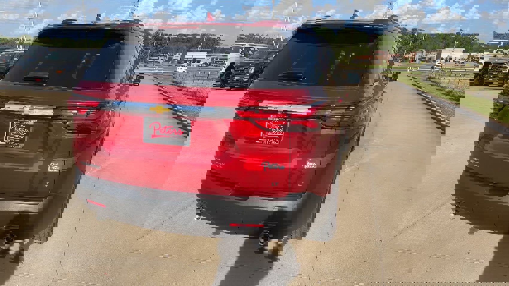 Used 2023 Chevrolet Traverse LT image 8