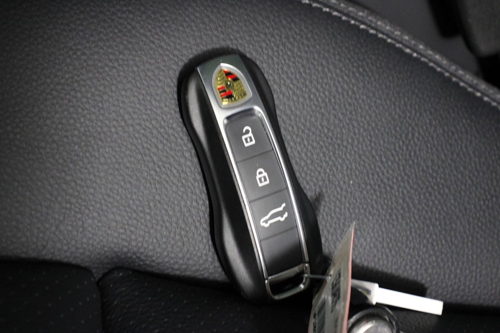 Certified 2025 Porsche Cayenne image 34