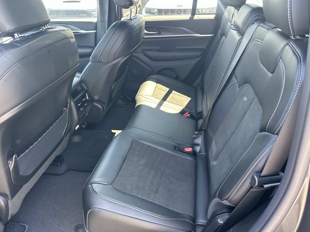 New 2026 Jeep Grand Cherokee Altitude AWD/4WD image 16