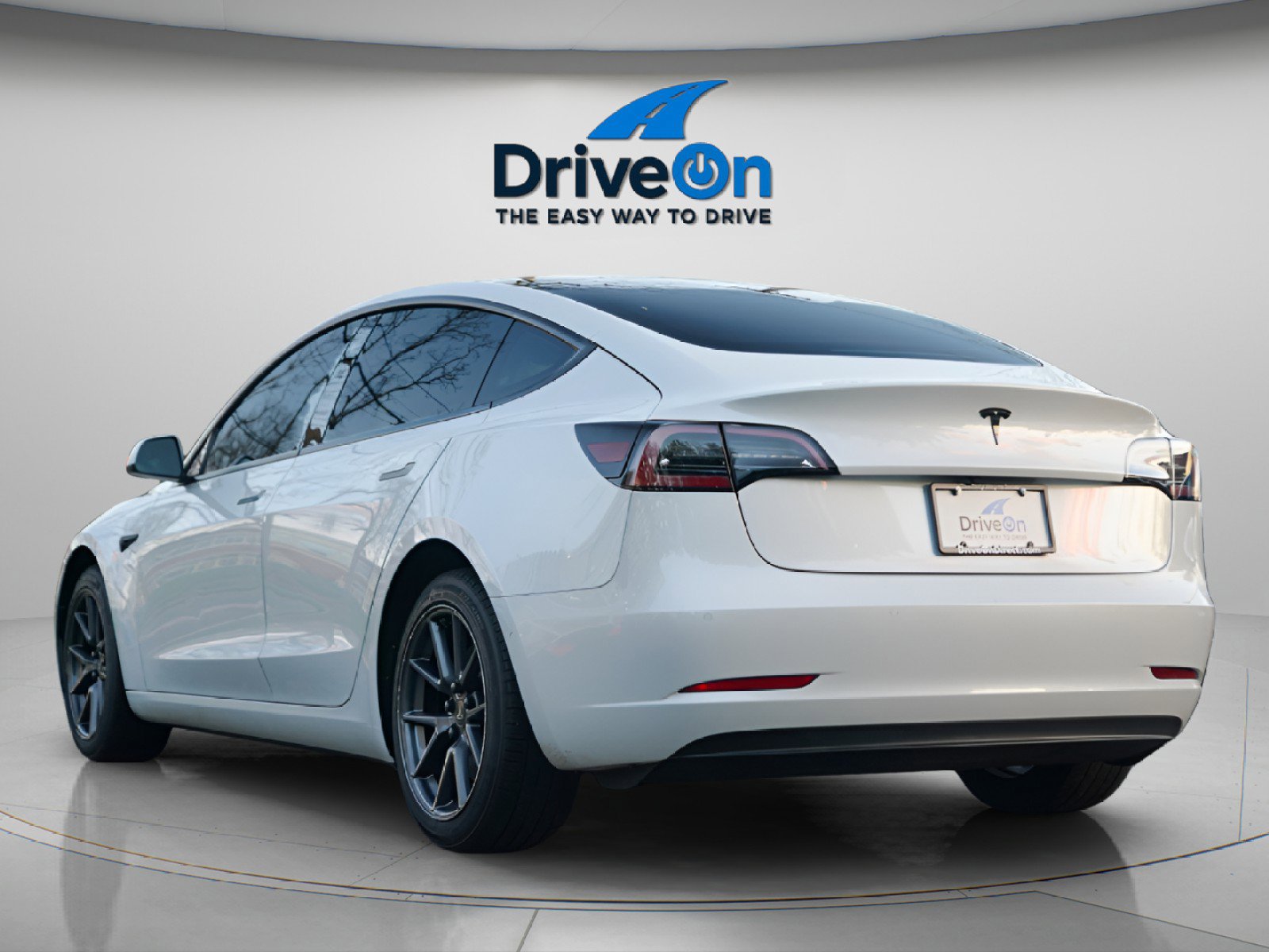 Used 2021 Tesla Model 3 Standard Range Plus image 5