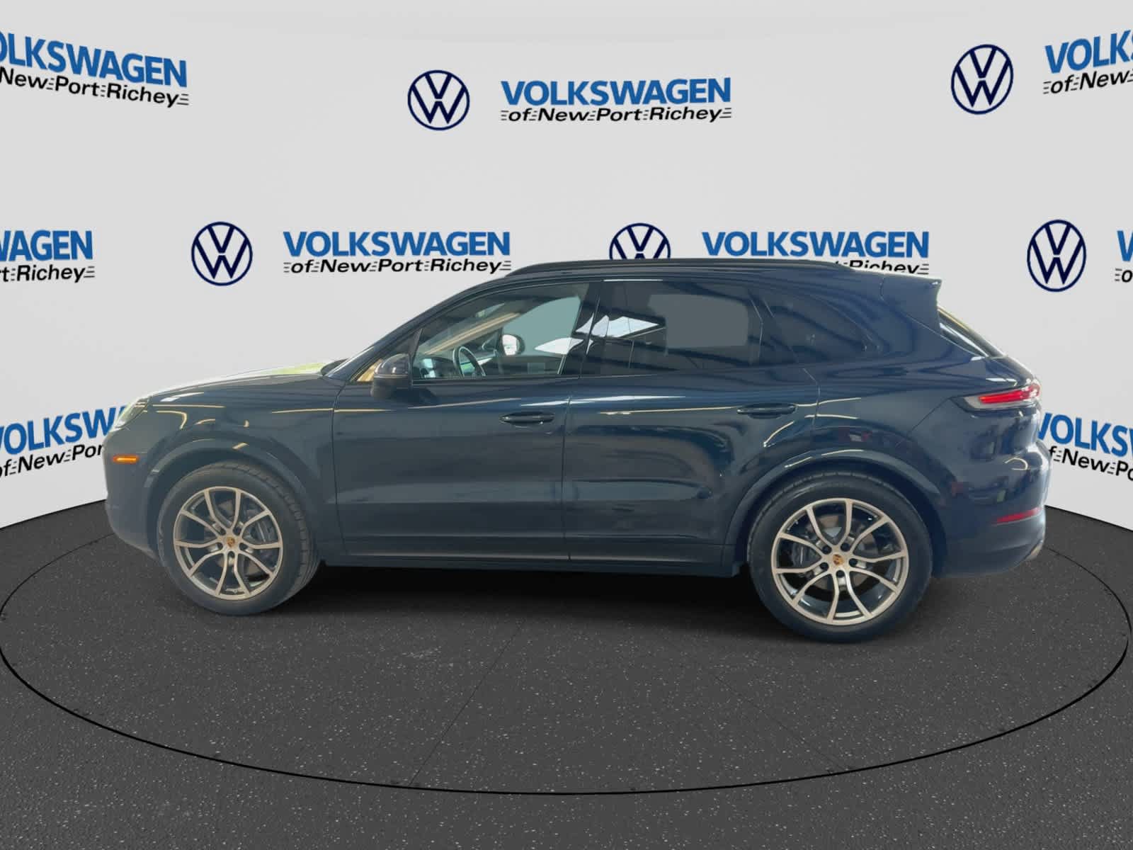 Used 2024 Porsche Cayenne AWD/4WD image 5