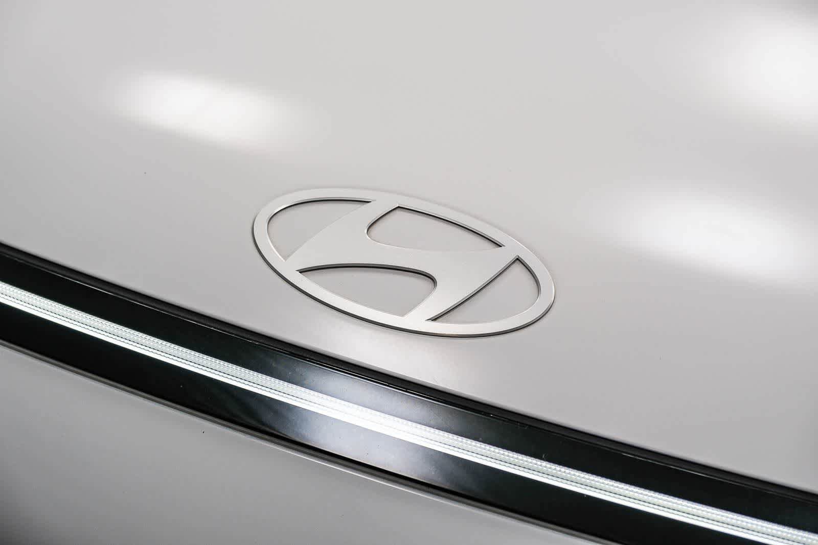 Used 2024 Hyundai Kona Limited FWD image 14