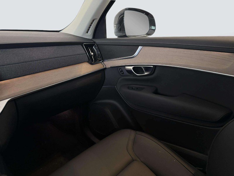 Used 2025 Volvo XC90 B6 Plus AWD/4WD image 27