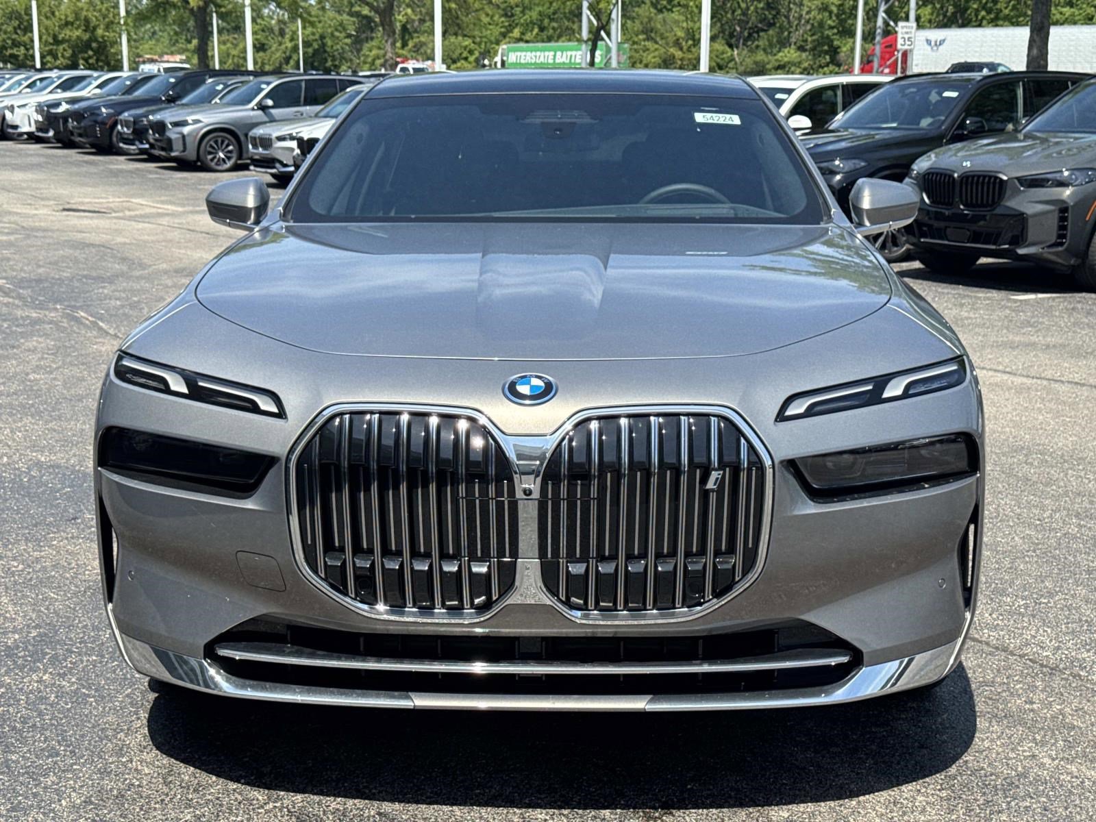 New 2026 BMW i7 xDrive60 AWD/4WD image 2