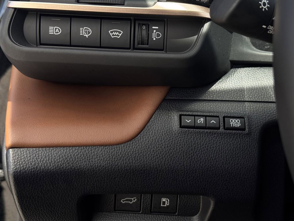 Used 2025 Toyota Crown Signia image 23
