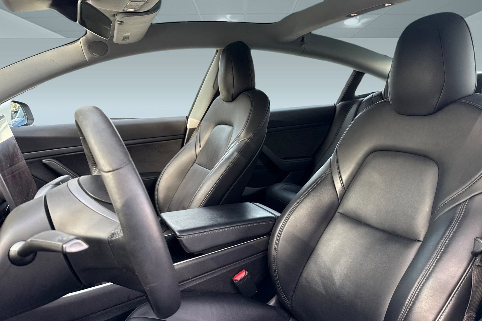 Used 2020 Tesla Model 3 Standard Range image 19