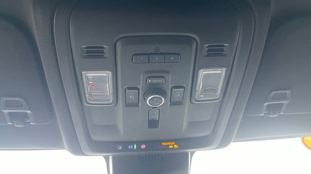 Used 2023 Chevrolet Suburban Premier image 21