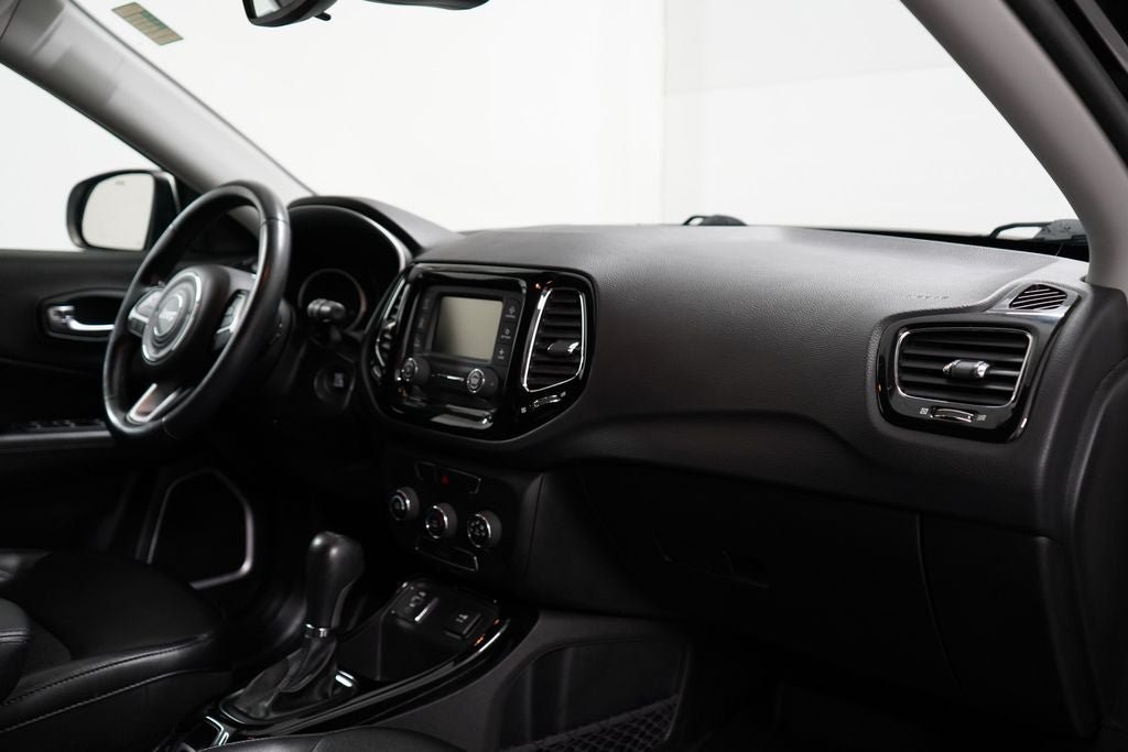 Used 2018 Jeep Compass Latitude FWD image 22