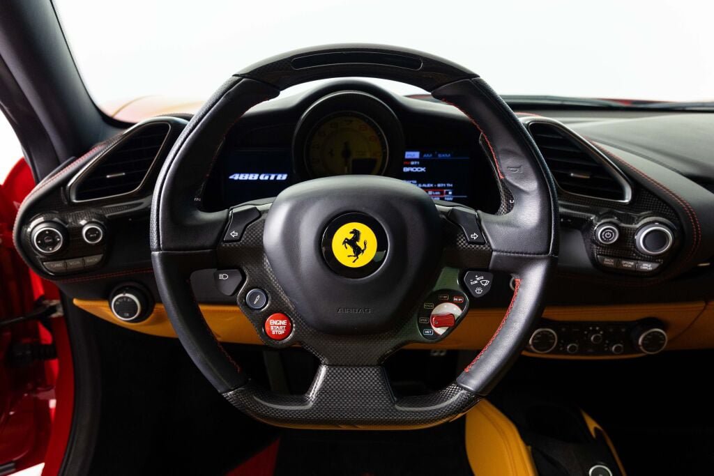 Used 2017 Ferrari 488 GTB RWD image 5