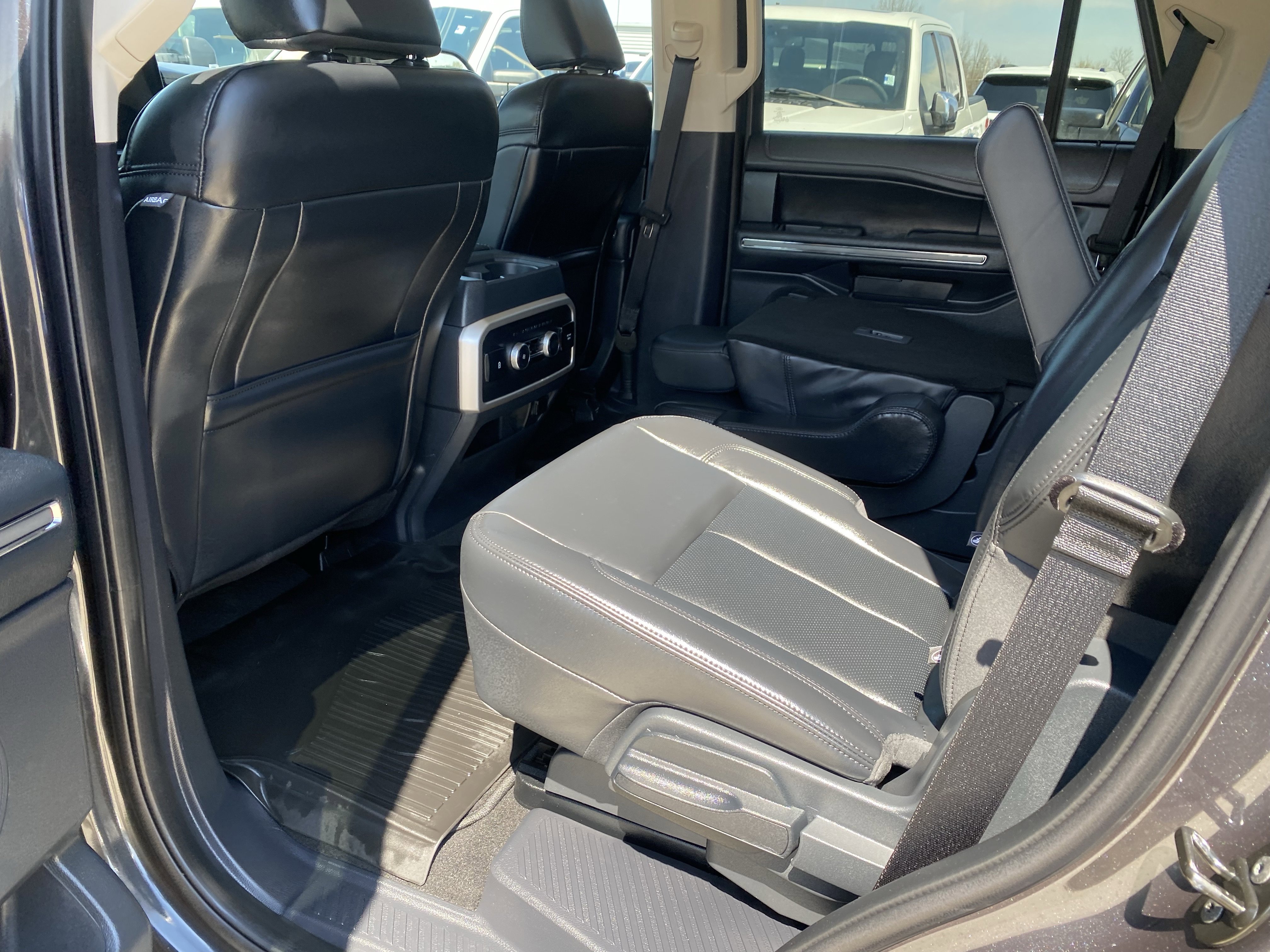 Used 2024 Ford Expedition XLT image 16