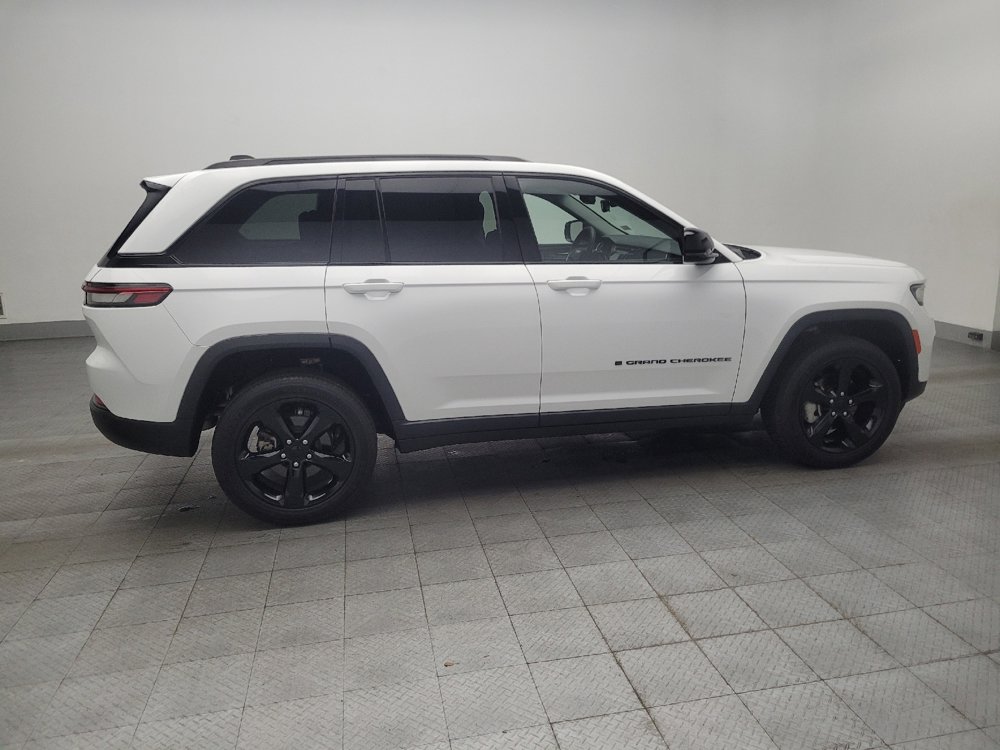 Used 2023 Jeep Grand Cherokee Limited w/ Black Appearance Package AWD/4WD image 10