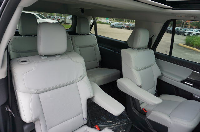New 2026 Ford Expedition Max Platinum w/ Driver's Package AWD/4WD image 21