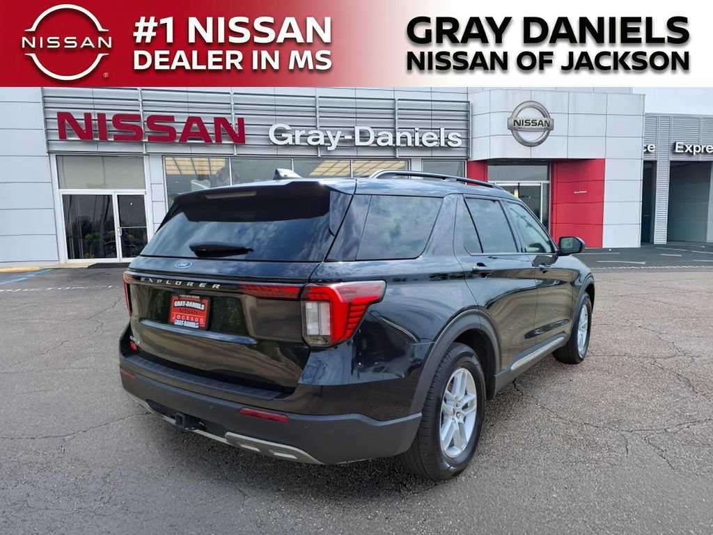Used 2025 Ford Explorer Active w/ Active Comfort Package RWD image 7