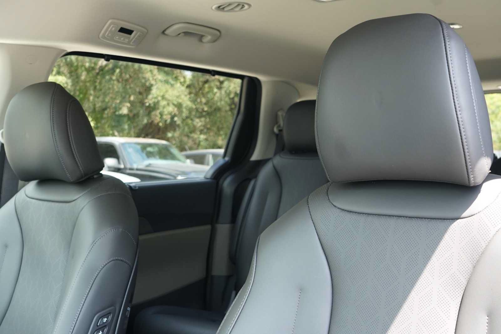 Certified 2026 Kia Carnival EX FWD image 9