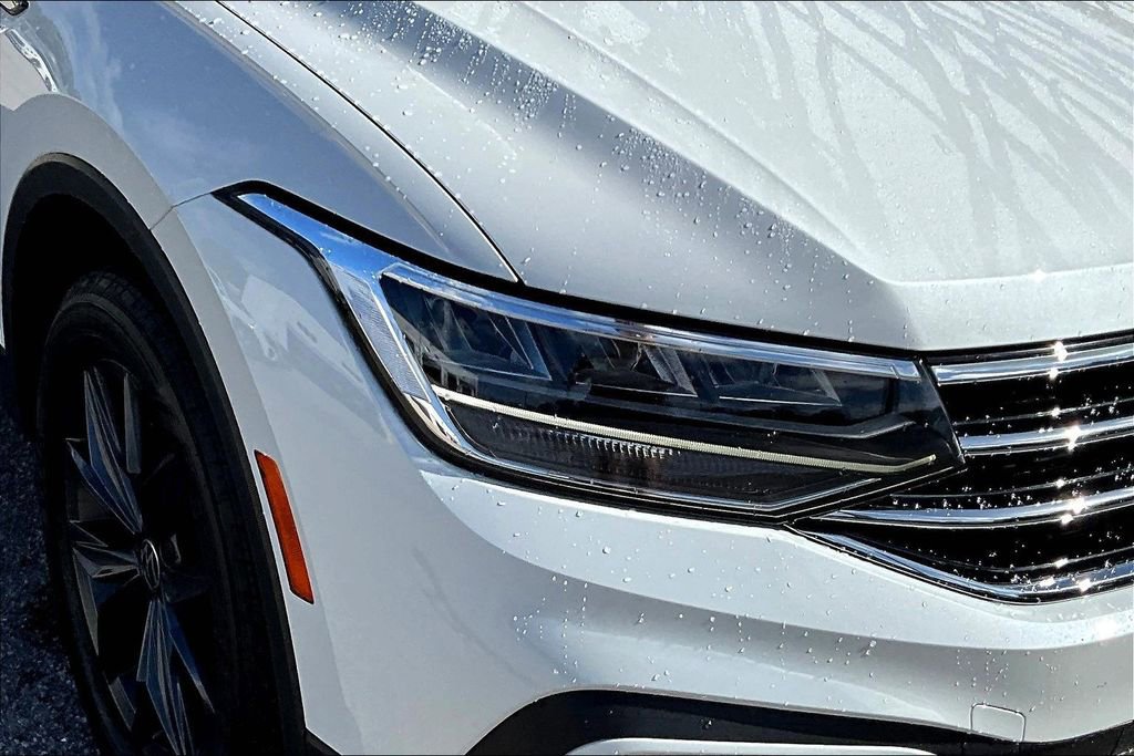 Certified 2023 Volkswagen Tiguan SE w/ Panoramic Sunroof Package image 12