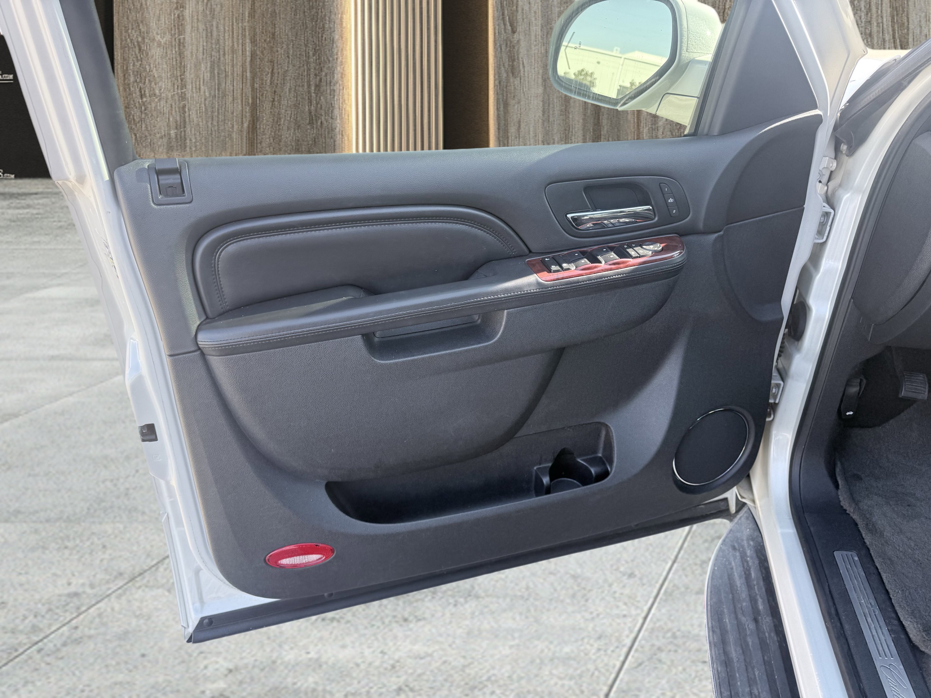 Used 2012 Cadillac Escalade Luxury RWD image 19