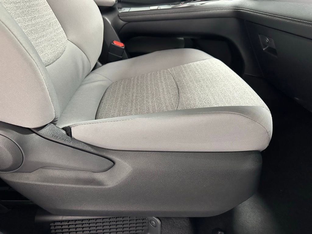 Used 2025 Toyota Sienna LE image 60