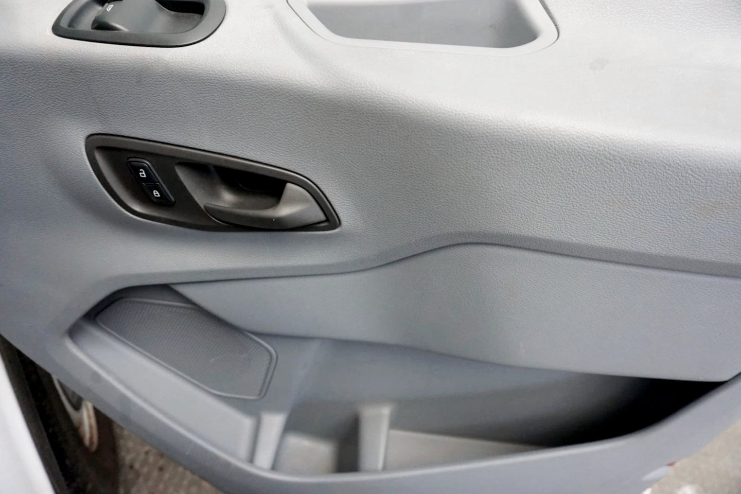 Used 2016 Ford Transit 150 XL RWD image 18