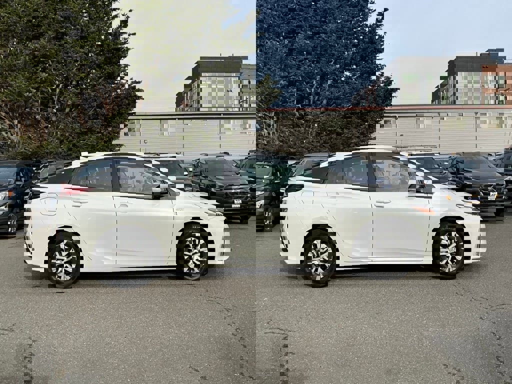 Used 2018 Toyota Prius Prime Plus image 9