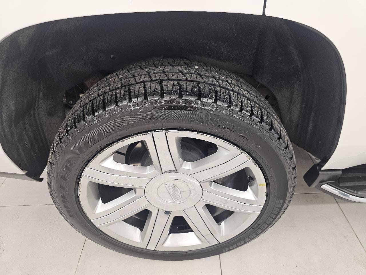 Used 2020 Cadillac Escalade Luxury AWD/4WD image 35