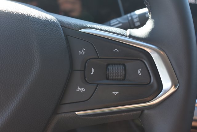 Used 2025 Chevrolet Trax LT w/ LT Convenience Package FWD image 21