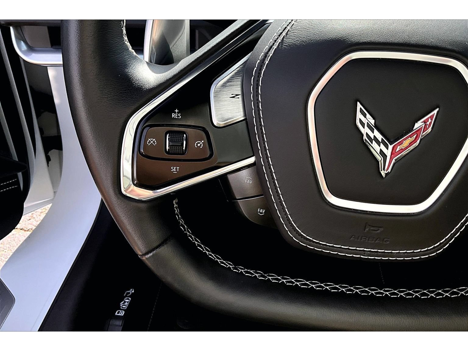 Used 2022 Chevrolet Corvette Stingray Premium Conv w/ Z51 Performance Package RWD image 10
