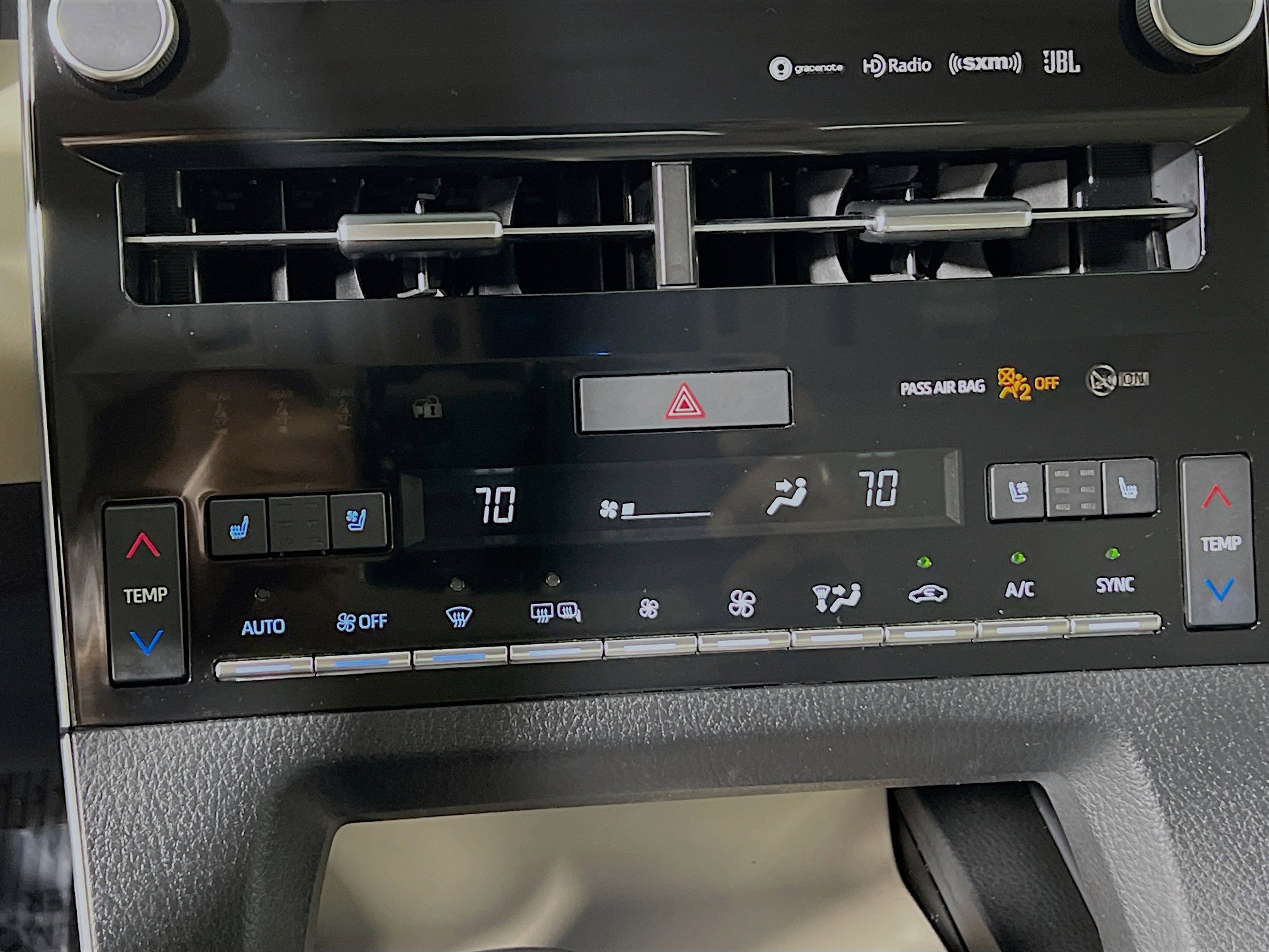 Used 2019 Toyota Avalon Limited image 26