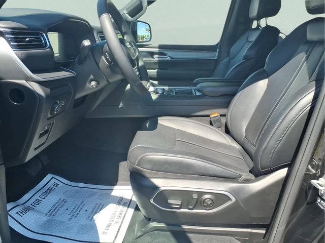 Used 2025 Jeep Wagoneer L Series II w/ 8-pass Seating Package AWD/4WD image 19