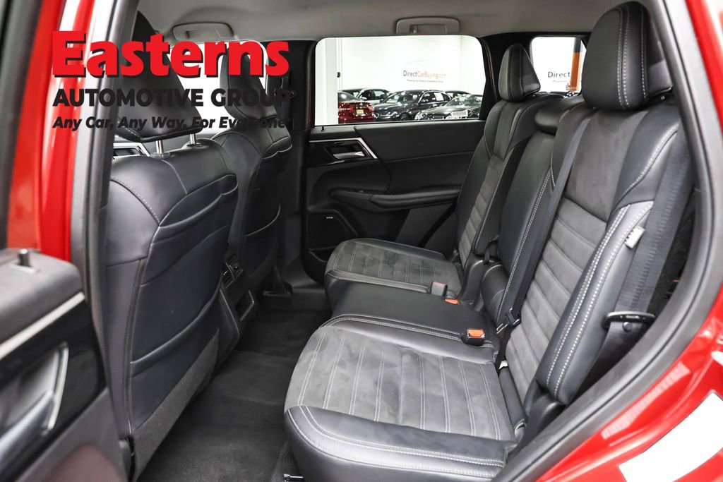 Used 2025 Mitsubishi Outlander SE FWD image 21